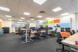 1 Brooklands Rd, Weybridge to rent Interior Photo- Image 1 of 4