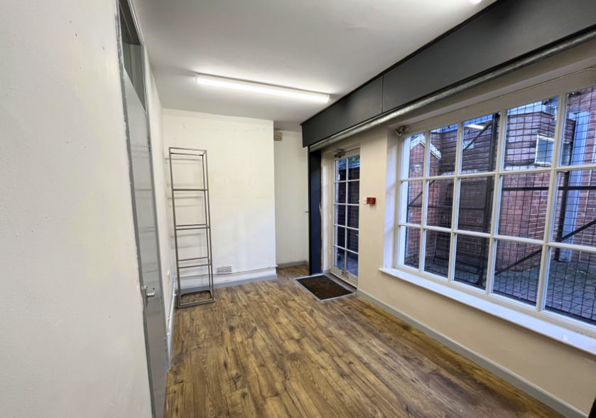 15 Commercial St, Hereford to rent - Interior Photo - Image 1 of 3