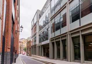 3-7 Herbal Hl, London to rent Building Photo- Image 1 of 7
