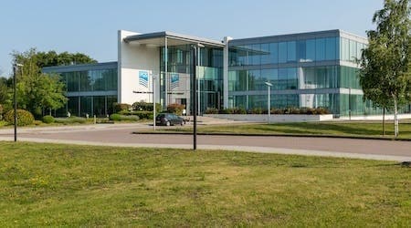 4 Brooklands, Weybridge to rent - Building Photo - Image 3 of 25