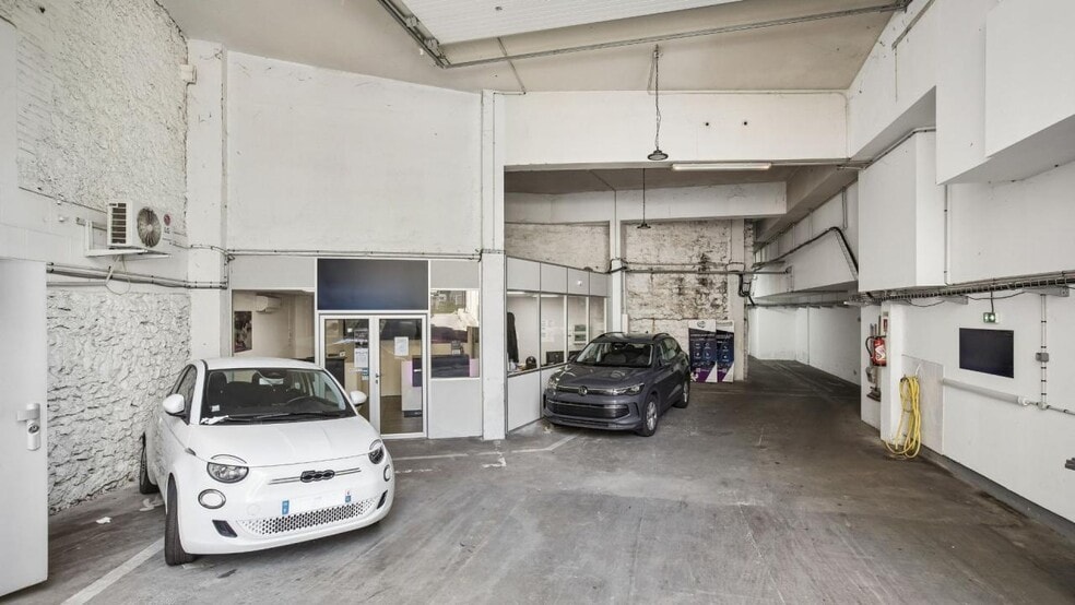 Office in Paris to rent - Building Photo - Image 2 of 12