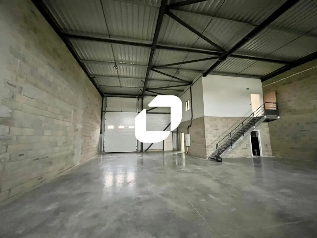 Light Industrial in Chassieu to rent Interior Photo- Image 1 of 16