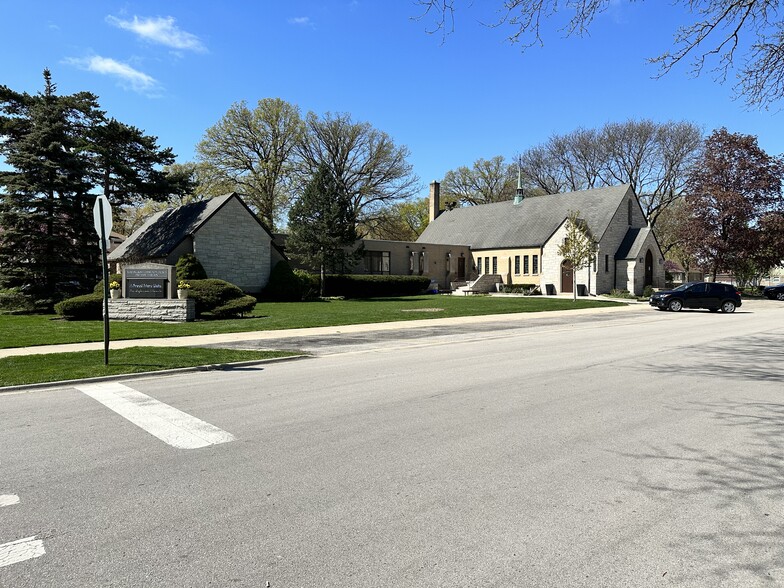 8944 Austin Ave, Morton Grove, IL for sale - Primary Photo - Image 1 of 1