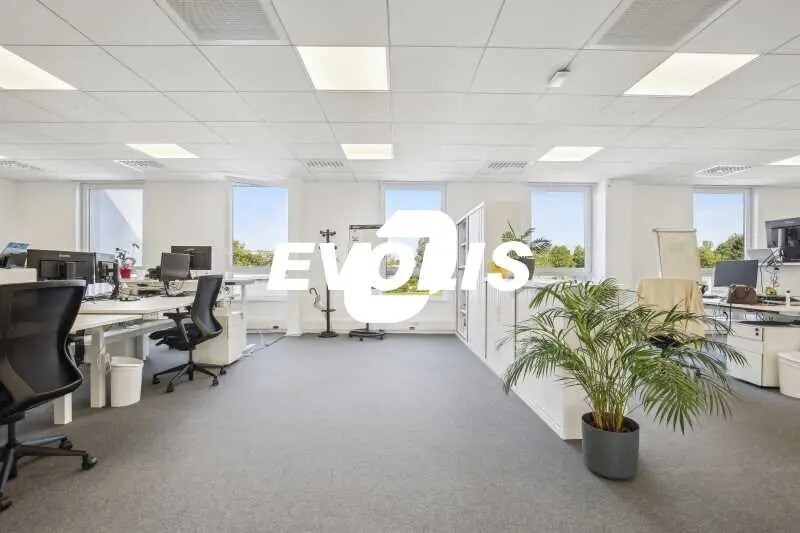 Office in Tremblay-en-France to rent Interior Photo- Image 1 of 15