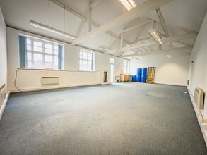 Weevil Ln, Gosport to rent Interior Photo- Image 2 of 3