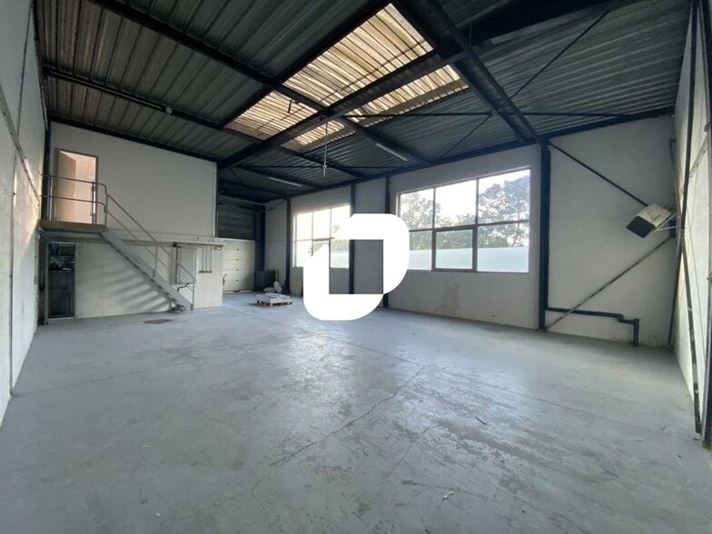 Light Industrial in SAINT-OUEN-L'AUMONE to rent - Interior Photo - Image 3 of 8