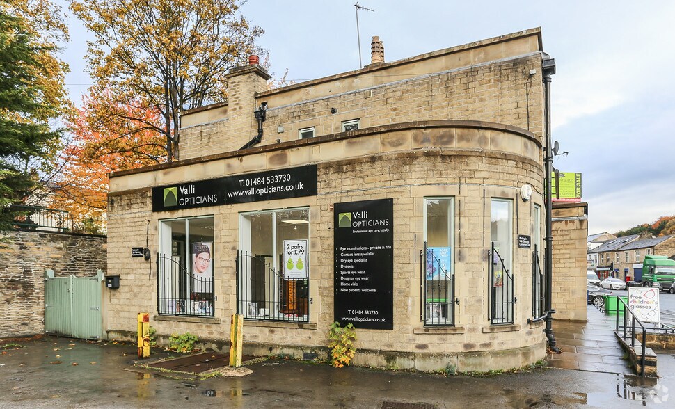 260 Lockwood Rd, Huddersfield to rent - Building Photo - Image 3 of 3