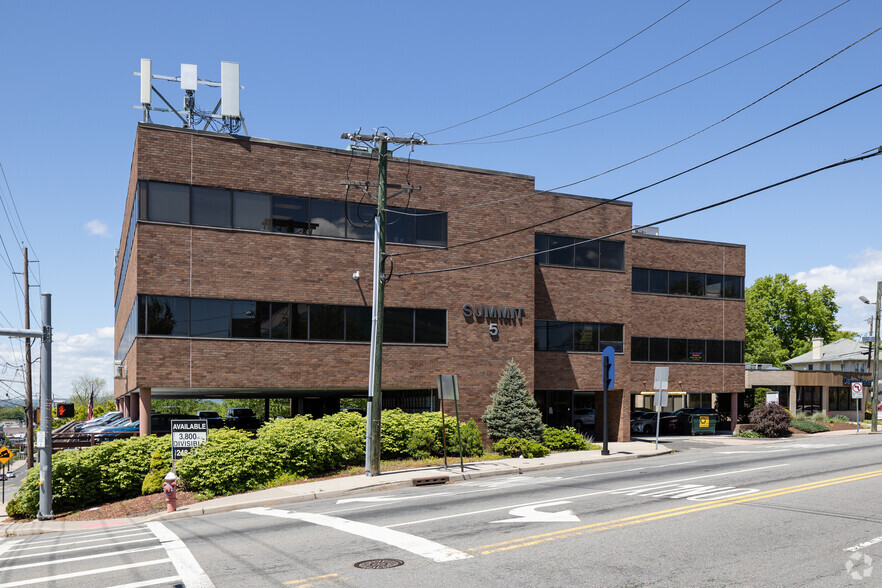 5 Summit Ave, Hackensack, NJ for rent - Building Photo - Image 2 of 2