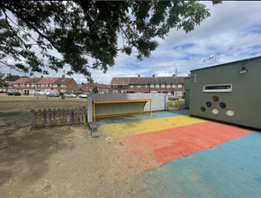 6 Edison Dr, Southall to rent Building Photo- Image 2 of 4