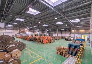 Industrial in Palaiseau to rent Interior Photo- Image 1 of 1