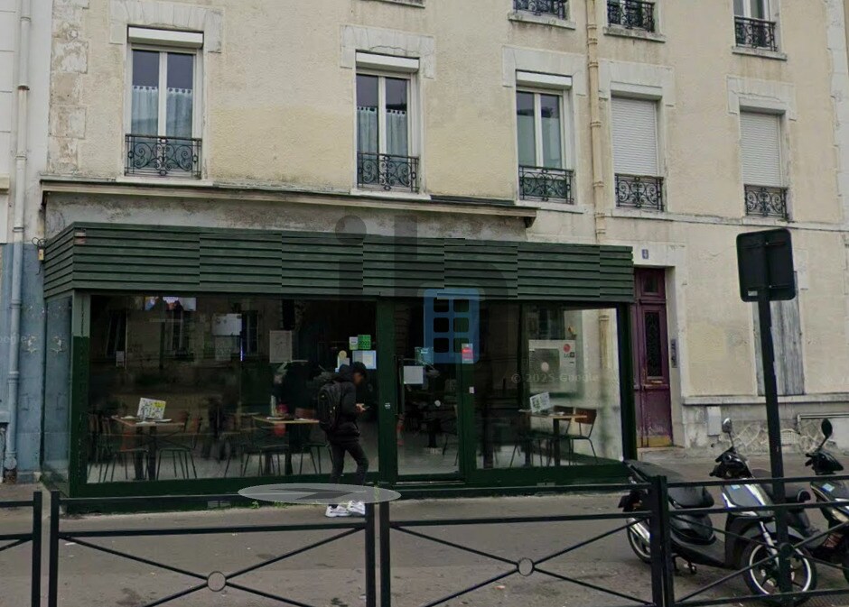 Retail in Saint-Denis to rent Building Photo- Image 1 of 4
