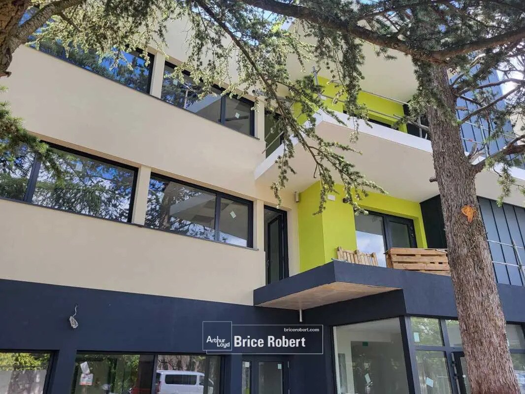 Office in Dardilly to rent Building Photo- Image 1 of 3