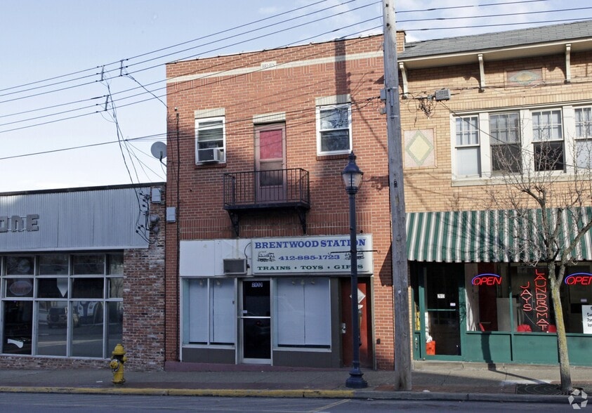 9 Unit Mixed-Use Portfolio portfolio of 2 properties for sale on LoopNet.co.uk - Building Photo - Image 2 of 12