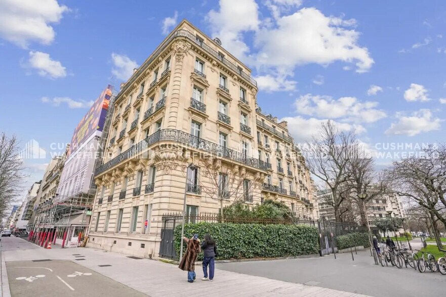 Office in Neuilly-sur-Seine to rent - Building Photo - Image 1 of 6