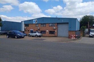 3 Crompton Rd, Stevenage to rent Building Photo- Image 1 of 3