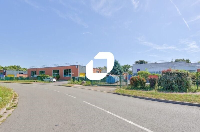 Light Industrial in SAINT-OUEN-L'AUMONE to rent Building Photo- Image 1 of 6