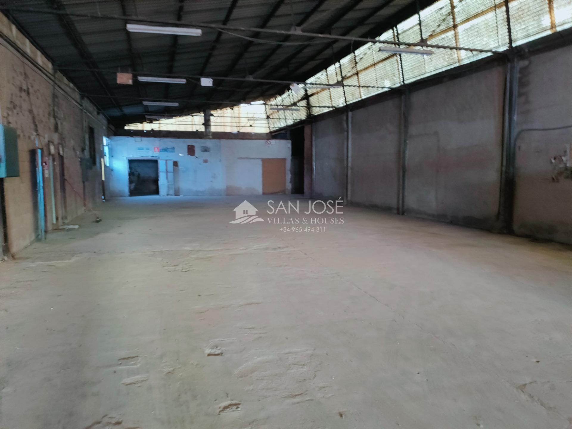 Industrial in Aspe to rent Interior Photo- Image 1 of 13