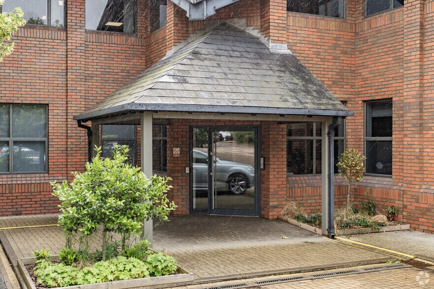 190 Aztec W, Almondsbury to rent - Building Photo - Image 1 of 3