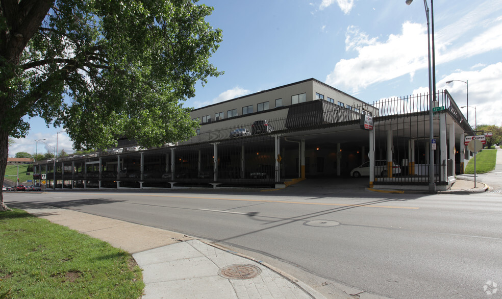 1941 S 42nd St, Omaha, NE for rent - Building Photo - Image 2 of 2