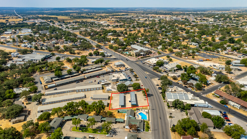 405 S Washington St, Fredericksburg, TX for sale - Building Photo - Image 3 of 15