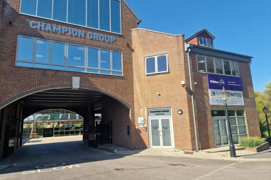 Wella Rd, Basingstoke to rent - Building Photo - Image 2 of 2