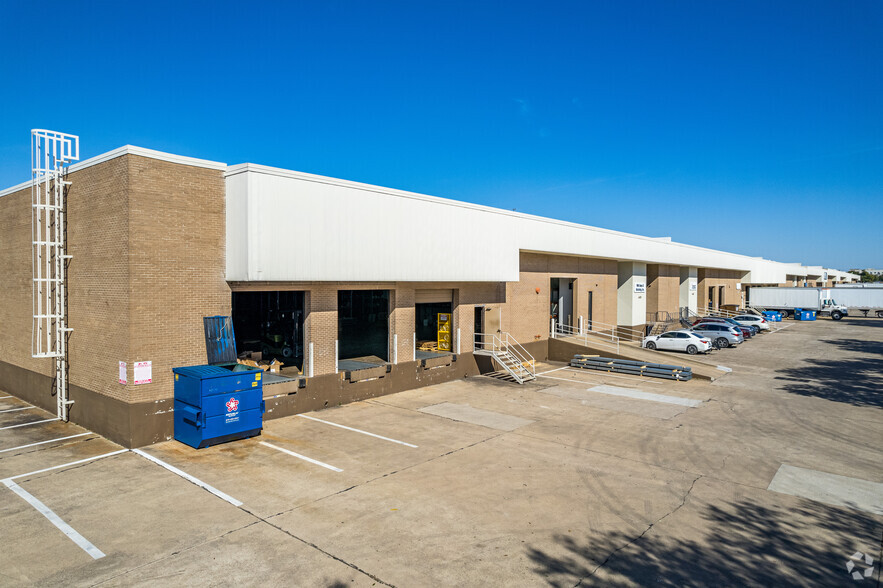 4415-4585 Simonton Rd, Farmers Branch, TX for rent - Building Photo - Image 1 of 12