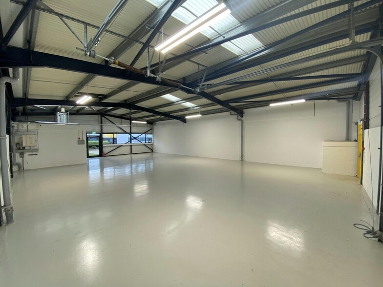 31-35 Langlands Pl, East Kilbride to rent - Building Photo - Image 2 of 8