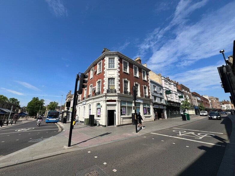 20 High St, Bedford to rent - Building Photo - Image 2 of 2