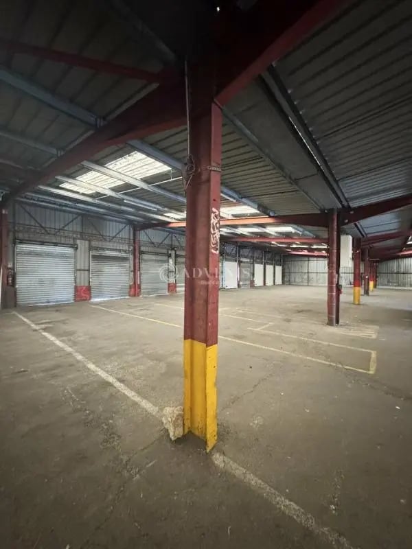 Location Entrepôt 1 080 m² - Photo 1
