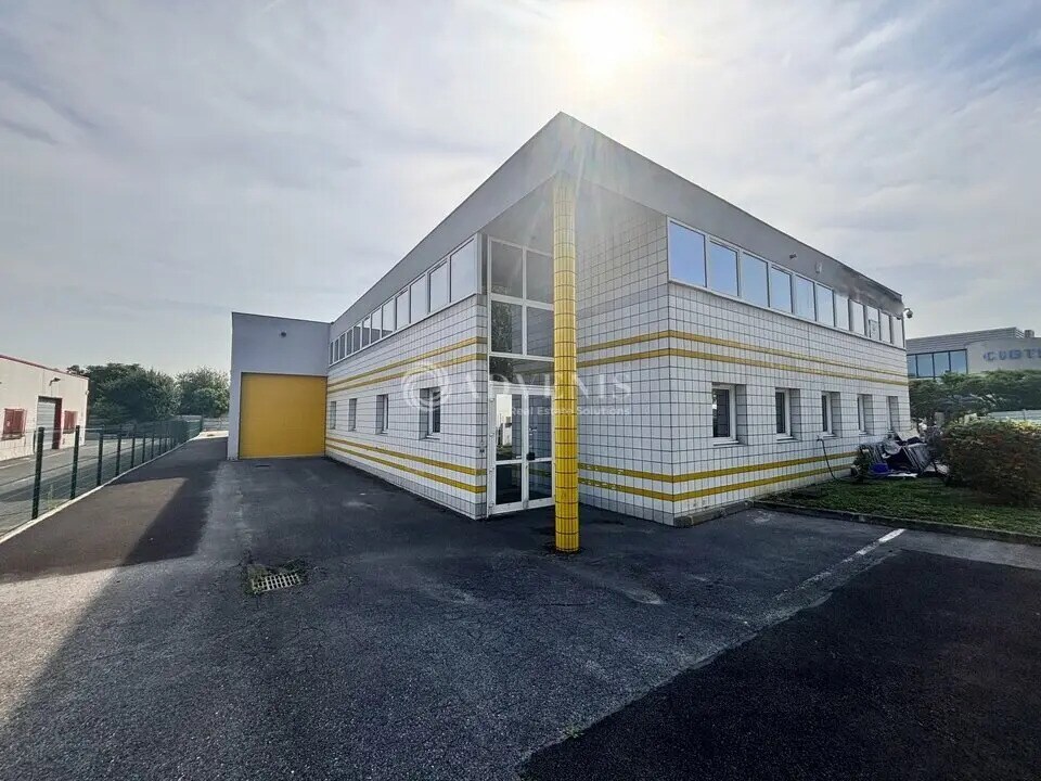 Light Industrial in Champigny-sur-Marne to rent Building Photo- Image 1 of 8