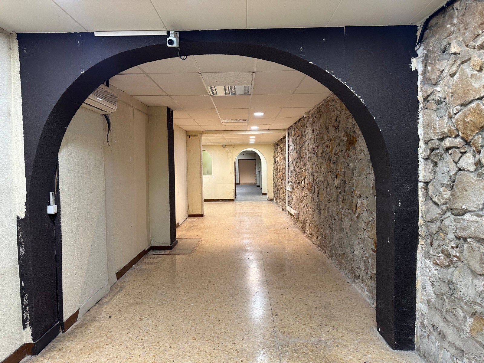 Retail in Barcelona, Barcelona to rent Interior Photo- Image 1 of 2