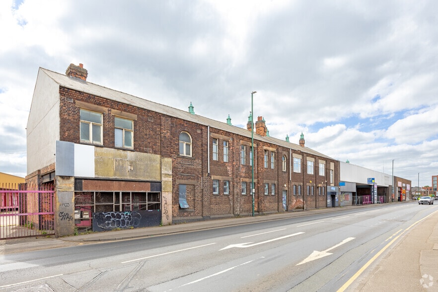 Meadow Ln, Nottingham to rent - Building Photo - Image 3 of 3