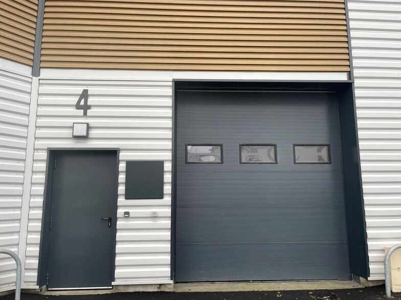 Industrial in Épinay-sur-Seine to rent - Building Photo - Image 3 of 18