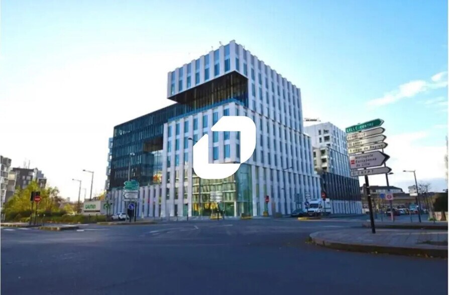 Office in Lille to rent - Building Photo - Image 1 of 7