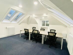 9 Park Sq E, Leeds to rent Interior Photo- Image 2 of 12