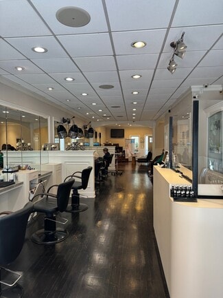 More details for 123 Wolfs Ln, Pelham, NY - Retail for Sale