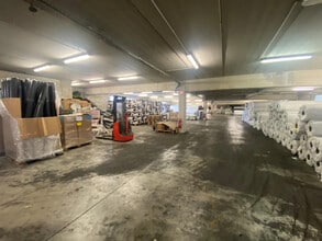 Industrial in Aubagne to rent Interior Photo- Image 1 of 2