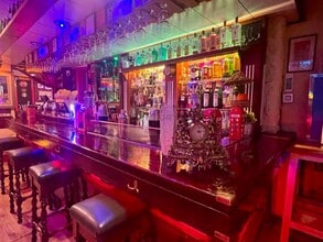 Retail in Barcelona, Barcelona to rent Interior Photo- Image 1 of 13