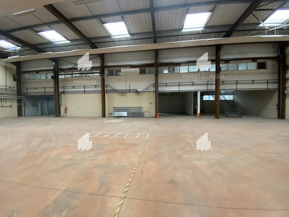 Light Industrial in Cergy to rent Building Photo- Image 1 of 11