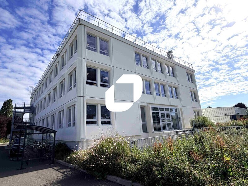 Office in Les Ulis to rent Building Photo- Image 1 of 25