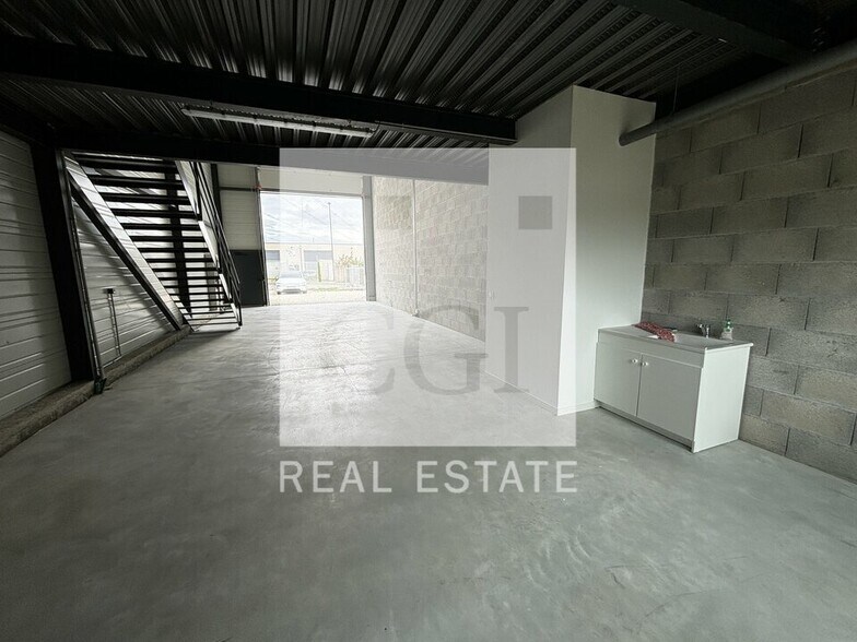 Light Industrial in Bonnefamille to rent - Building Photo - Image 3 of 15