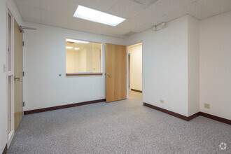 150 W Half Day Rd, Buffalo Grove, IL for rent Interior Photo- Image 1 of 3