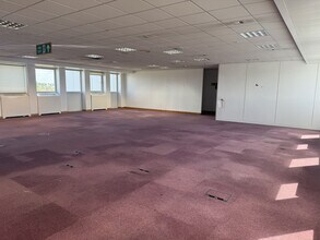 New Ealing Broadway, London to rent Interior Photo- Image 2 of 4