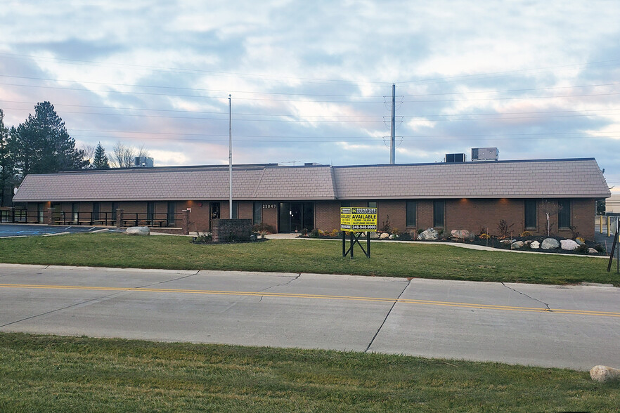 23847 Industrial Park Dr, Farmington Hills, MI for sale - Building Photo - Image 1 of 8