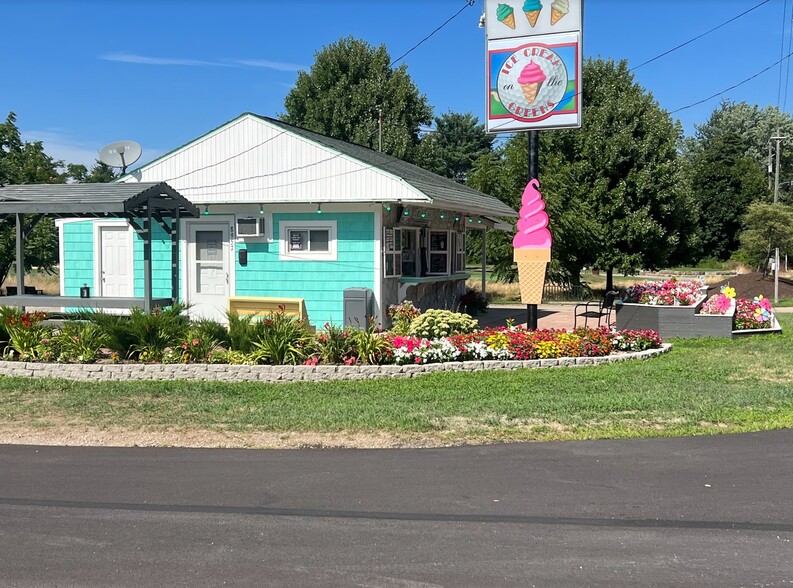 8957 Lake Shore Blvd, Mentor, OH for sale - Building Photo - Image 1 of 1