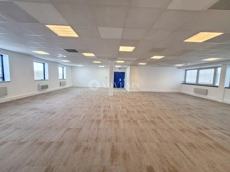 Office in Cergy to rent - Interior Photo - Image 3 of 10