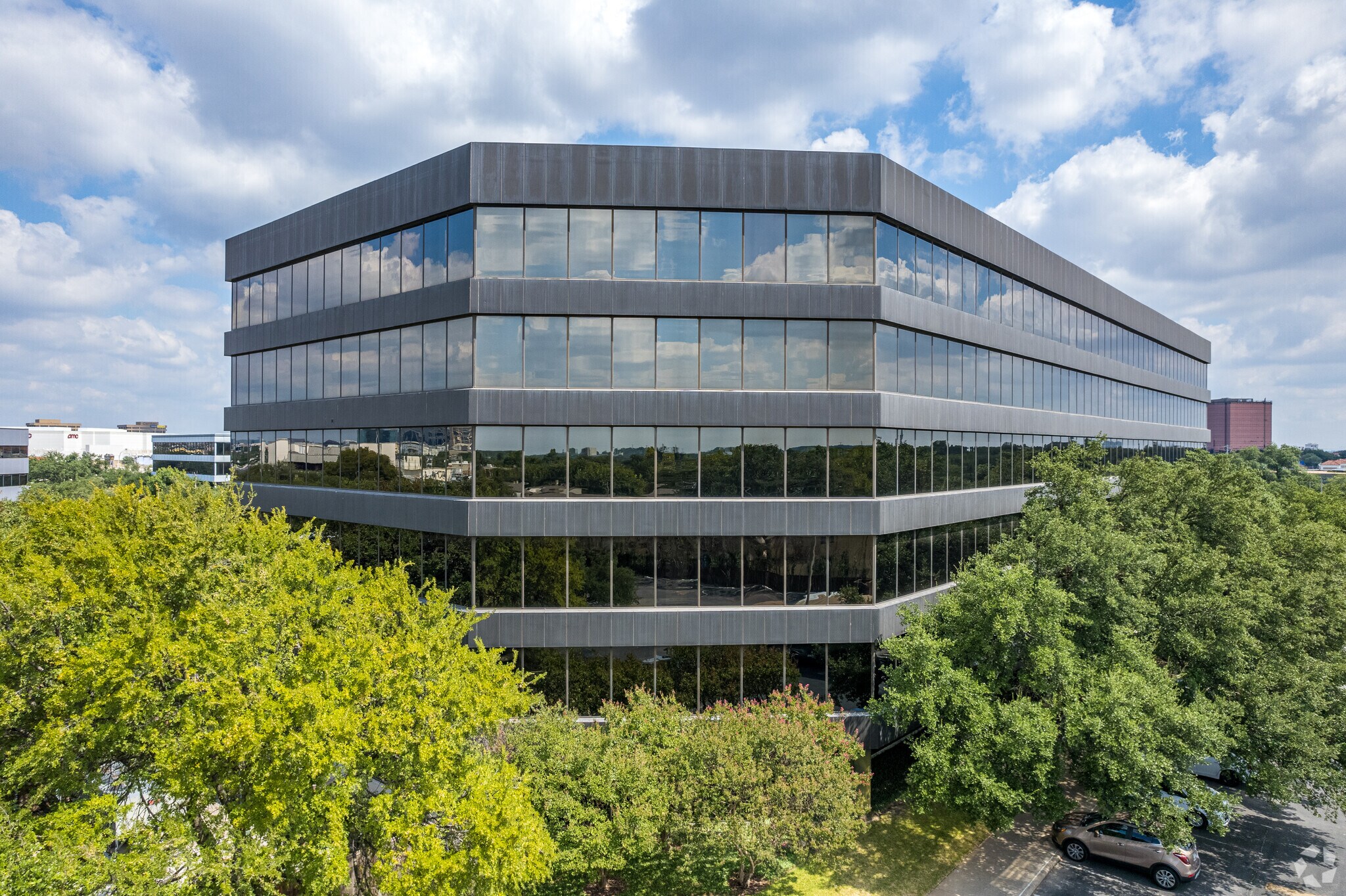 5720 Lyndon B Johnson Fwy, Dallas, TX to rent Building Photo- Image 1 of 7