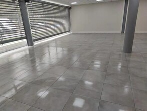 Industrial in Tremblay-en-France to rent Interior Photo- Image 2 of 2