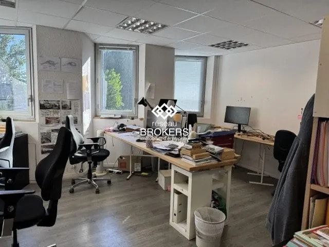 Location Bureaux 160 m² - Photo 1