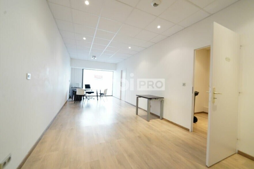 Office in Lozanne to rent - Interior Photo - Image 3 of 6